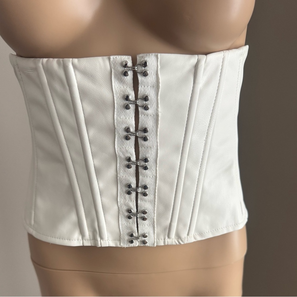 AKIRA White Faux Leather Corset Waist Belt Hook & Eye Closure Small